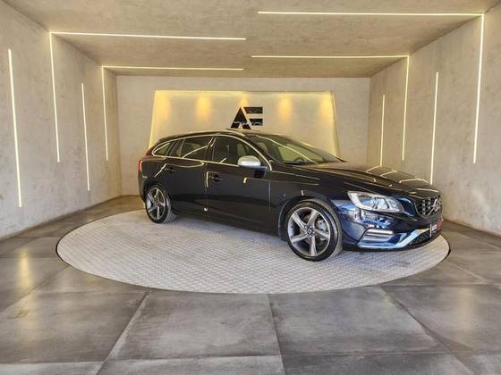 VOLVO V60 2.0 T5 R DESIGN DYNAMIC 16V TURBO GASOLINA 4P AUTOMATIZADO