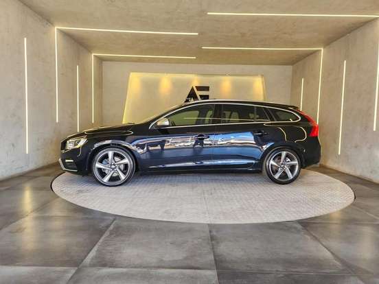 VOLVO-V60-2.0 T5 R DESIGN DYNAMIC 16V TURBO GASOLINA 4P AUTOMATIZADO VOLVO-V60-2013