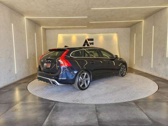 VOLVO-V60-2.0 T5 R DESIGN DYNAMIC 16V TURBO GASOLINA 4P AUTOMATIZADO VOLVO-V60-2013