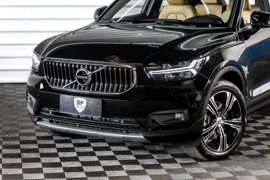 VOLVO-XC40-2020