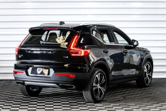 VOLVO-XC40-2020