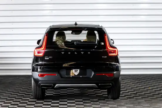 VOLVO-XC40-2020