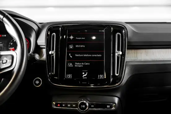 VOLVO-XC40-2020