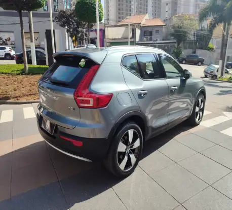 VOLVO-XC40-2018