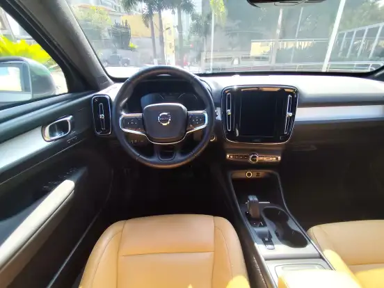 VOLVO-XC40-2.0 T5 GASOLINA MOMENTUM AWD GEARTRONIC VOLVO-XC40-2018