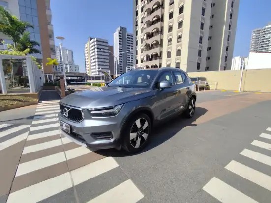 VOLVO-XC40-2018
