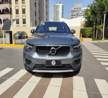VOLVO-XC40-2018