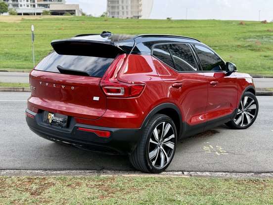 VOLVO-XC40-2022