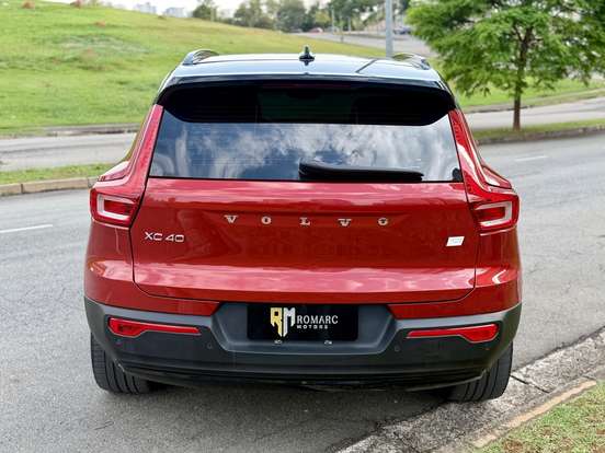 VOLVO-XC40-2022
