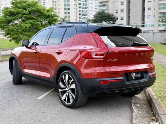 VOLVO-XC40-2022