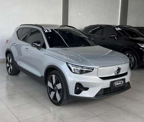 VOLVO-XC40-2023