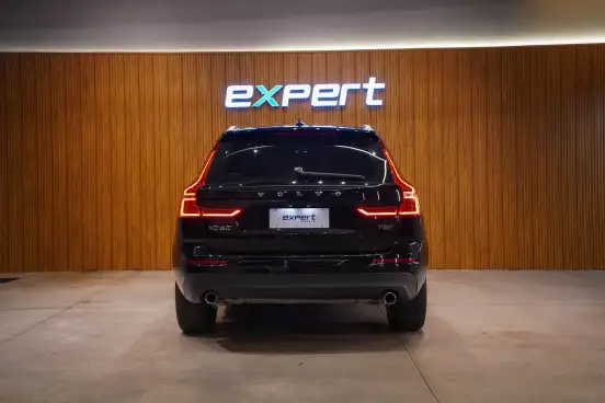 VOLVO-XC60-2020