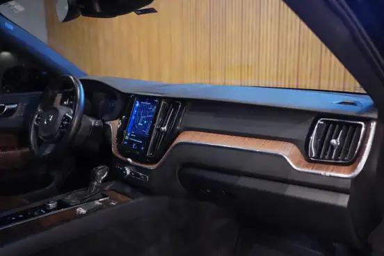 VOLVO-XC60-2020