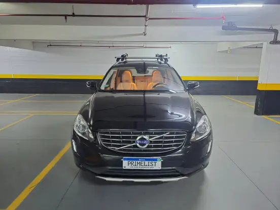 VOLVO-XC60-2017