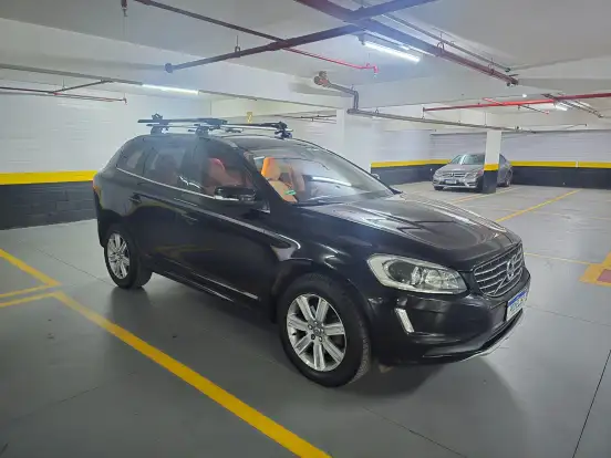 VOLVO-XC60-2017
