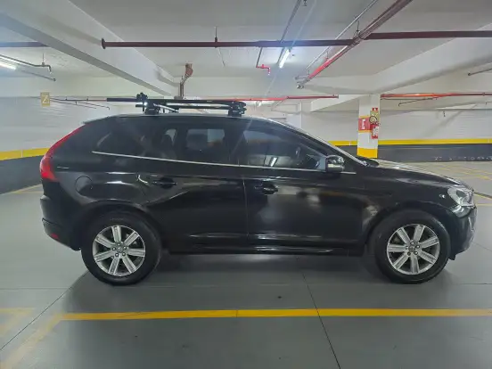 VOLVO-XC60-2017