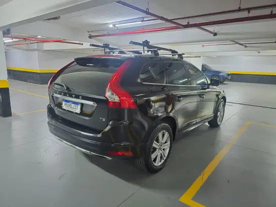 VOLVO-XC60-2017