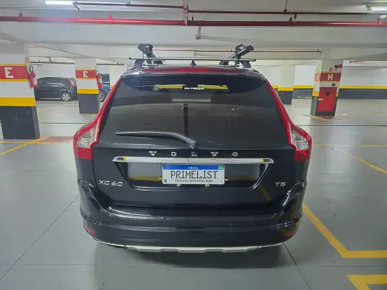 VOLVO-XC60-2017