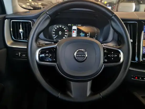 VOLVO-XC60-2.0 T8 HYBRID MOMENTUM AWD GEARTRONIC VOLVO-XC60-2020
