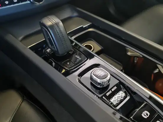 VOLVO-XC60-2.0 T8 HYBRID MOMENTUM AWD GEARTRONIC VOLVO-XC60-2020