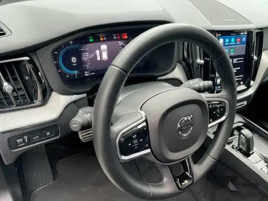 VOLVO-XC60-2025