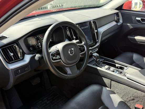 VOLVO-XC60-2.0 T5 GASOLINA MOMENTUM AWD GEARTRONIC VOLVO-XC60-2017