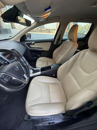VOLVO-XC60-2017