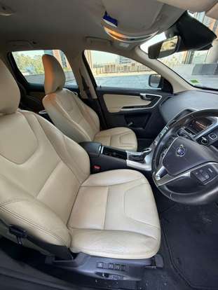 VOLVO-XC60-2017