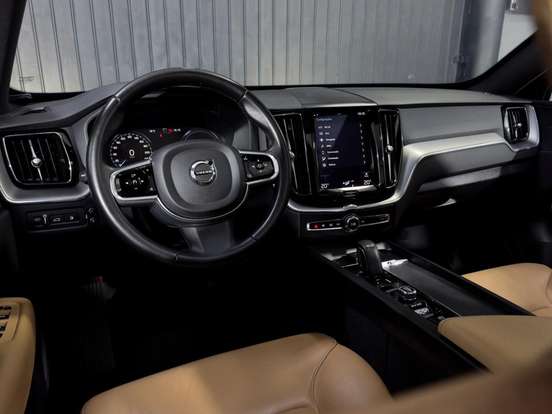 VOLVO-XC60-2.0 T8 HYBRID MOMENTUM AWD GEARTRONIC VOLVO-XC60-2020