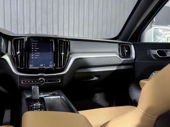 VOLVO-XC60-2.0 T8 HYBRID MOMENTUM AWD GEARTRONIC VOLVO-XC60-2020