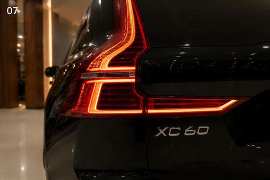 VOLVO-XC60-2023