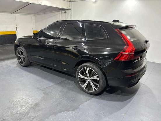 VOLVO-XC60-2023