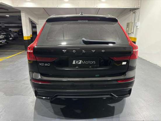 VOLVO-XC60-2023