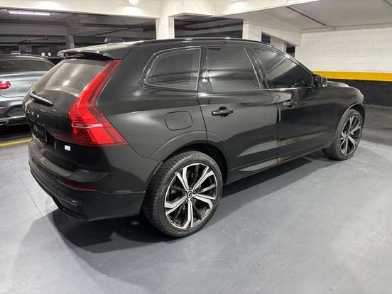 VOLVO-XC60-2023