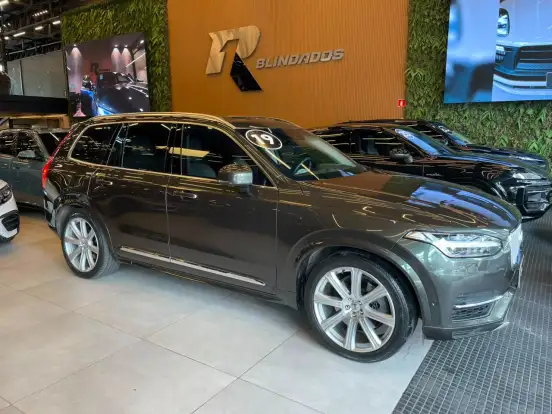 VOLVO-XC90-2018