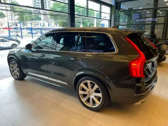 VOLVO-XC90-2018