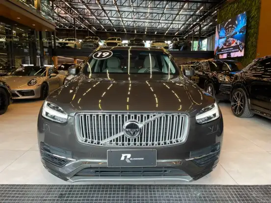VOLVO-XC90-2018
