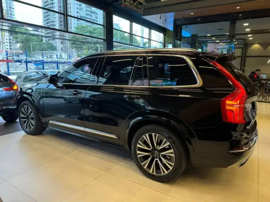 VOLVO-XC90-2020