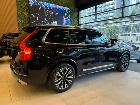 VOLVO-XC90-2020