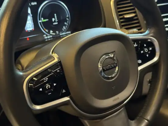 VOLVO-XC90-2020