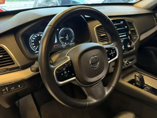 VOLVO-XC90-2020