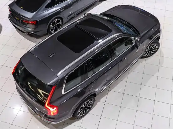 VOLVO-XC90-2023