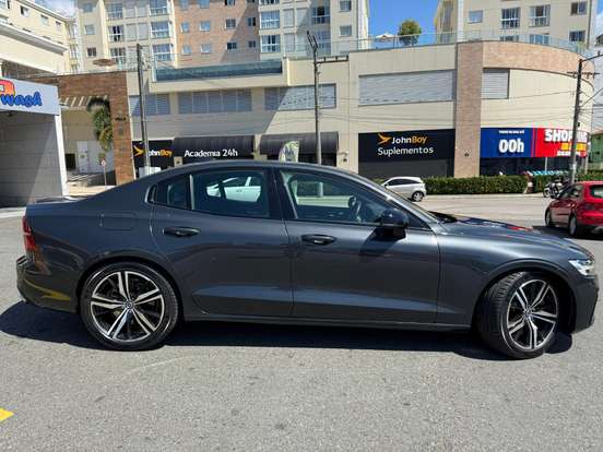VOLVO-S60-2.0 T8 R-DESIGN HÍBRIDO 4P AUTOMÁTICO VOLVO-S60-2019