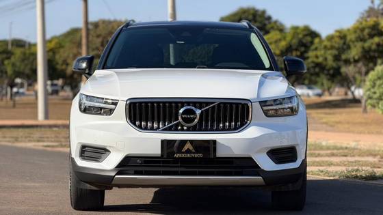 VOLVO XC40 1.5 T5 RECHARGE MOMENTUM GEARTRONIC