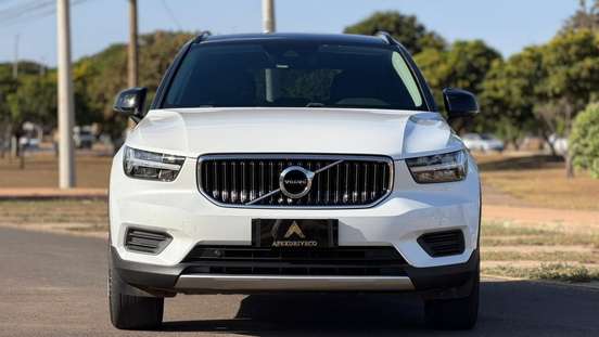 VOLVO-XC40-2021