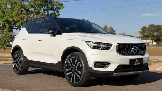 VOLVO-XC40-2021