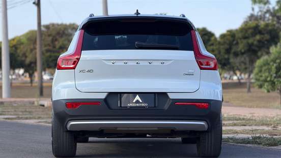 VOLVO-XC40-2021