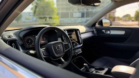 VOLVO-XC40-2021