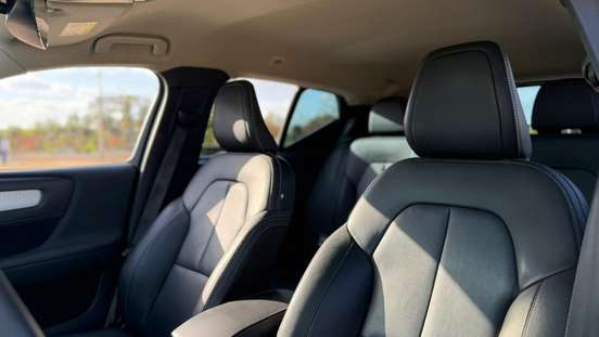 VOLVO-XC40-2021