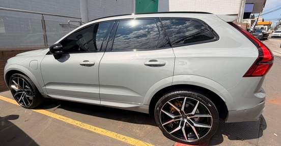VOLVO-XC60-2025